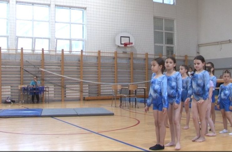 Gimnastičarke na pojedinačnom takmičenju C programa u Osnovnoj školi „Jovan Jovanović Zmaj“
