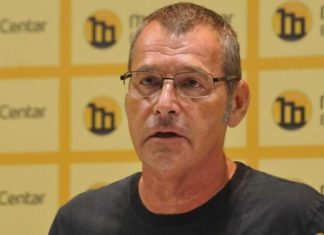 Otkazano obilježavanje sjećanja na Srebrenicu u Beogradu Instalacija Cvijet Srebrenice ispod Brankovog mosta u Beogradu