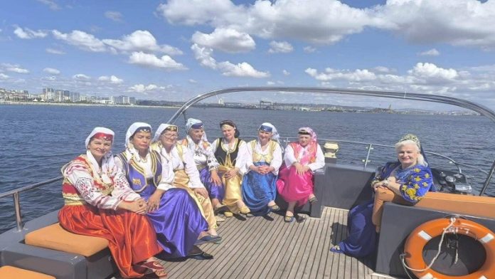 Predstavnica udruženja „Pazarske hanume“ tokom snimanja filma u Turskoj
