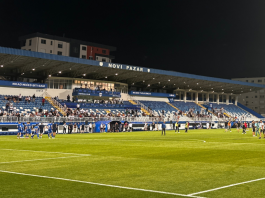 Policijski službenici snimaju utakmicu na stadionu u Novom Pazaru