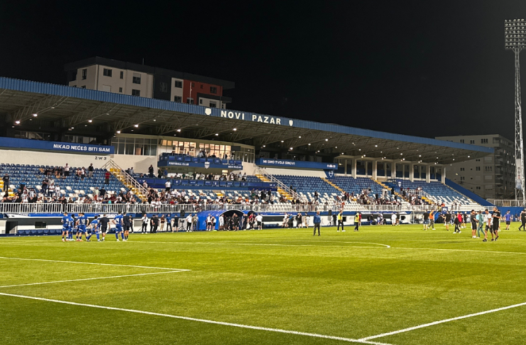 Policijski službenici snimaju utakmicu na stadionu u Novom Pazaru