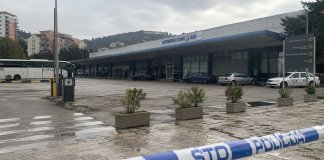 Pucnjava u Baru: ubijen muškarac, policija privela dvojicu osumnjičenih Policijske aktivnosti nakon pucnjave u Baru
