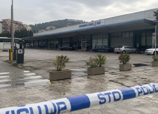 Pucnjava u Baru: ubijen muškarac, policija privela dvojicu osumnjičenih Policijske aktivnosti nakon pucnjave u Baru