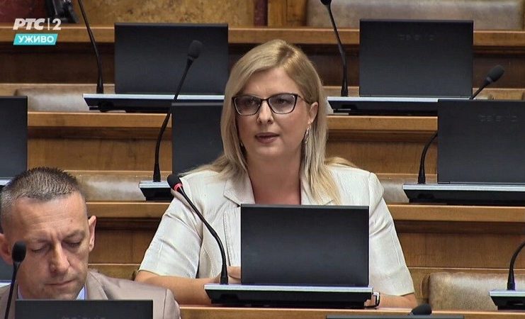 Minela Kalender u Skupštini Srbije tokom rasprave o zaštiti životne sredine i upravljanju otpadom