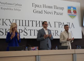 Sednica Skupštine Novog Pazara počela minutom ćutnje za Srebrenicu Odbornici Skupštine grada Novog Pazara na sednici uz minut ćutnje za Srebrenicu