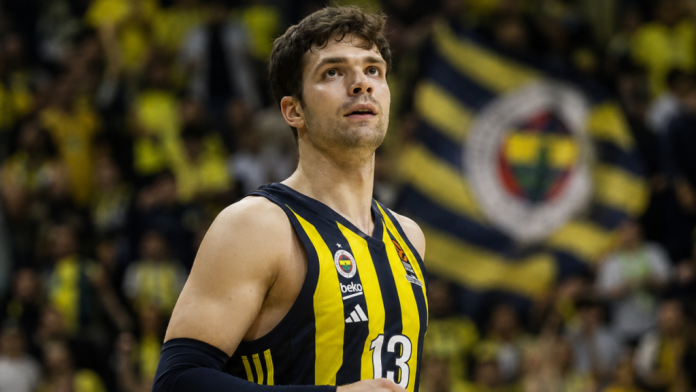 Tarik Biberović tokom igre u dresu Fenerbahčea