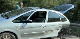 Udes na Ibarskoj magistrali kod restorana Jerinin grad Automobil zaustavljen poprečno na kolovozu nakon udesa na Ibarskoj magistrali kod restorana „Jerinin grad“.