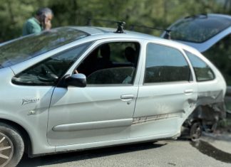 Udes na Ibarskoj magistrali kod restorana Jerinin grad Automobil zaustavljen poprečno na kolovozu nakon udesa na Ibarskoj magistrali kod restorana „Jerinin grad“.