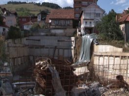 Urušeni potporni zid na gradilištu u Karađorđevoj ulici u Novom Pazaru