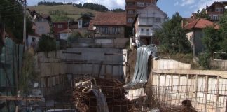 Urušio se potporni zid u Karađorđevoj u Novom Pazaru Urušeni potporni zid na gradilištu u Karađorđevoj ulici u Novom Pazaru