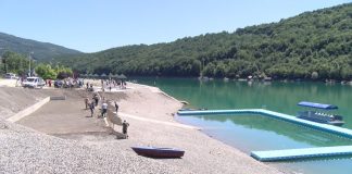 Završena omladinska radna akcija na Gazivodama u Ribariću Učesnici omladinske radne akcije na jezeru Gazivode u Ribariću tokom završnih aktivnosti