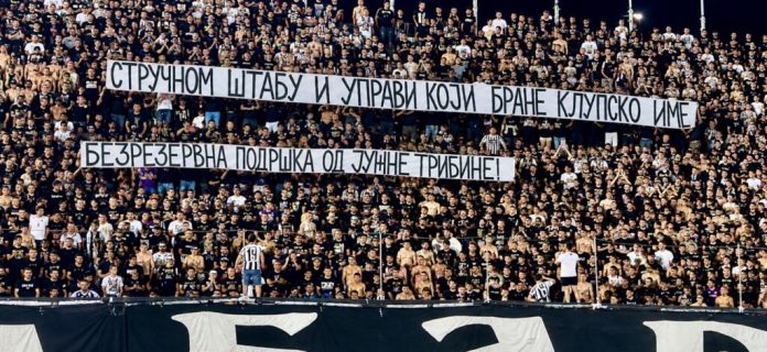 Navijači Partizana na stadionu u Humskoj tokom revanš utakmice protiv Hetafea