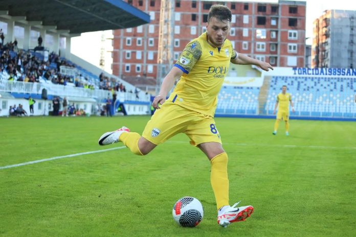 Adem Ljajić u dresu Novog Pazara nakon potpisivanja ugovora