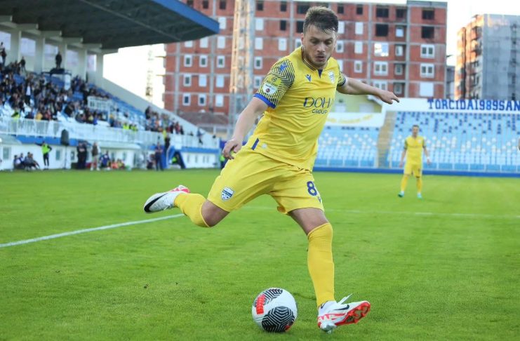 Adem Ljajić u dresu Novog Pazara nakon potpisivanja ugovora