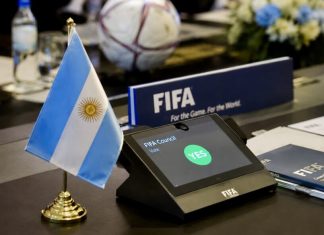 AFA podržala novi mandat Infantina za FIFA, uz osvrt na kritike Zastava Argentine i logo FIFA u kontekstu podrške kandidaturi Đanija Infantina