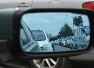 AMSS upozorava na gužve pred novu školsku godinu Ilustracija autoputa i kolone vozila u Srbiji pred početak školske godine