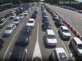 Gužva na autoputu i vozila pred graničnim prelazom tokom avgustovske sezone