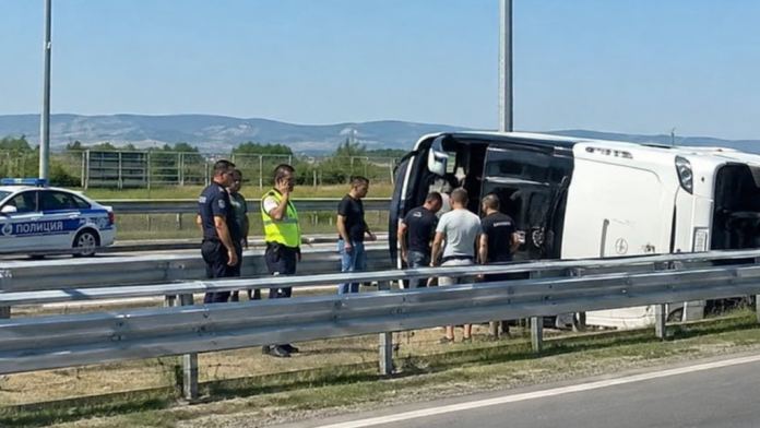 Autobus nakon sletanja sa puta u Bugarskoj