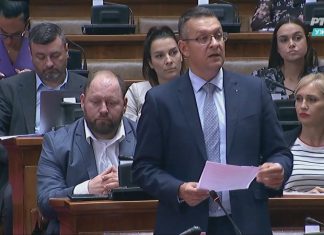 Bačevac tražio više Bošnjaka u pravosuđu i nove sudove Muamer Bačevac u Narodnoj skupštini tokom rasprave o pravosudnim zakonima