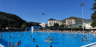 Bazen u Raški beleži rekordnu posetu ovog leta Gradski bazen u Raški tokom letnje sezone