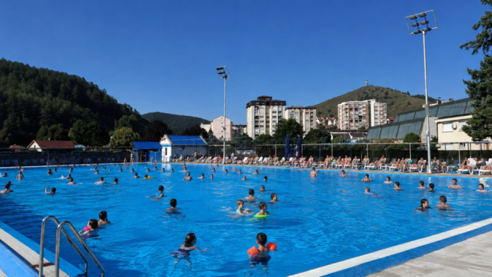 Gradski bazen u Raški tokom letnje sezone
