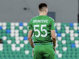 Ensar Brunčević u dresu Kattaqurgona, tokom utakmice