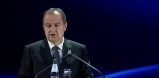 Dačić: Situacija s požarima stabilnija, aktivno devet požara Ivica Dačić govori o aktuelnoj situaciji sa požarima u Srbiji