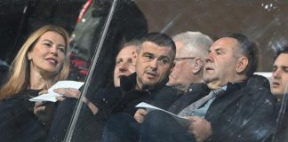 Grobari stali uz upravu Partizana: traže jedinstvo i podršku Navijači Partizana (Grobari) na tribinama tokom utakmice