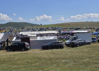 Hiljade posetilaca na Aliđunu u Braćaku na Pešteri Hiljade posetilaca na tradicionalnom vašaru Aliđun u selu Braćak na Pešterskoj visoravni