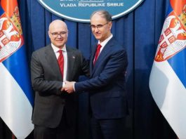 Premijer Đuro Macut apelovao na građane da smanje potrošnju električne energije zbog visokih temperatura.