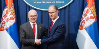 Macut apelovao: Smanjite potrošnju struje narednih deset dana Premijer Đuro Macut apelovao na građane da smanje potrošnju električne energije zbog visokih temperatura.