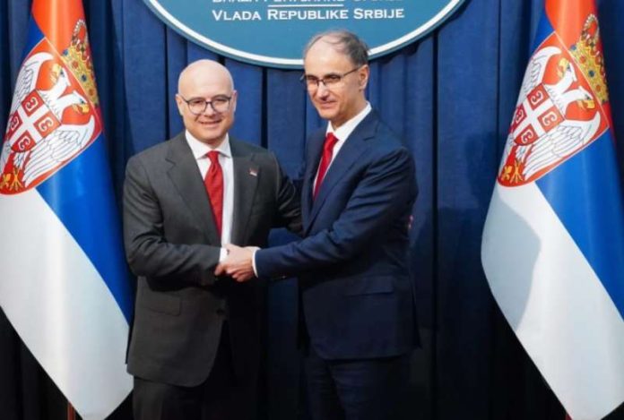 Premijer Đuro Macut apelovao na građane da smanje potrošnju električne energije zbog visokih temperatura.