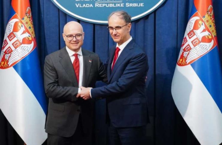 Premijer Đuro Macut apelovao na građane da smanje potrošnju električne energije zbog visokih temperatura.