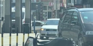 Motociklista oboren kod Hitne službe u Novom Pazaru Policijski uviđaj nakon saobraćajne nezgode u Novom Pazaru kod Hitne službe