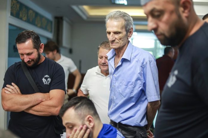 Šahovske figure na tabli u hotelu „Atlas“ u Novom Pazaru