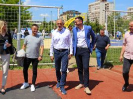 Trkači na ulicama Novog Pazara tokom najavljenih trka polumaratona i noćne trke čaršijom