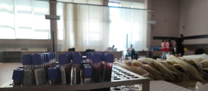 Građani u Novom Pazaru tokom akcije davanja krvi
