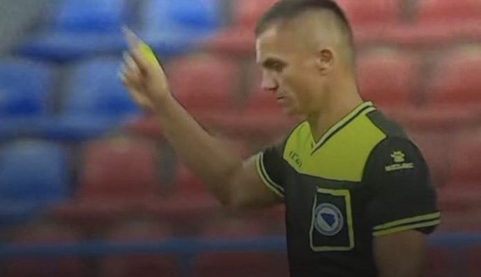 Sudija Admir Musić prekida utakmicu Borac – Velež zbog skandiranja sa tribina