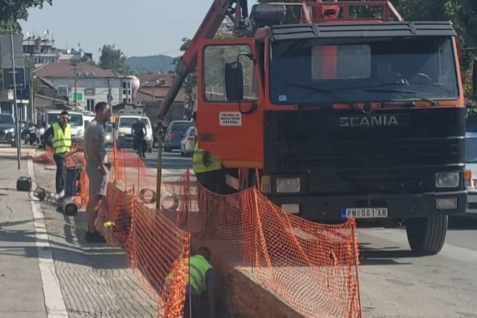 Radovi na izgradnji toplovoda u Ulici Kej 12. srpske brigade u Novom Pazaru