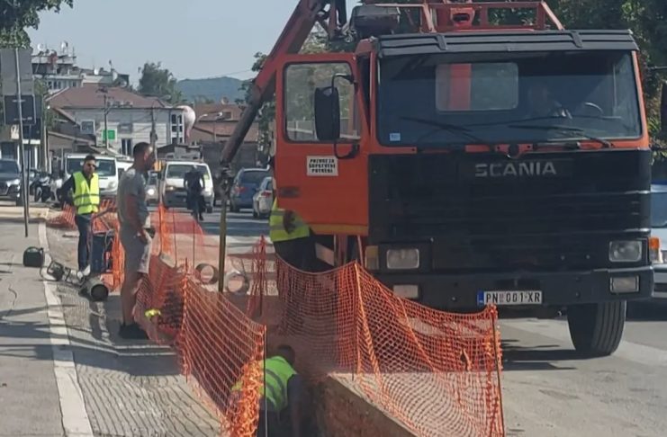 Radovi na izgradnji toplovoda u Ulici Kej 12. srpske brigade u Novom Pazaru