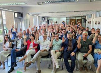 SDP formirao pregovarački tim za parlamentarne izbore Zgrada ili prostorija Glavnog odbora SDP-a u kojoj su usvojene odluke za izbore
