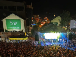 Gradsko šetalište u Novom Pazaru tokom muzičkog festivala „Stari grad“