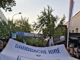 Defile učesnika Sandžačkih igara na Trgu Gazi Isa-bega Ishakovića u Novom Pazaru
