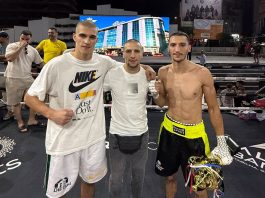 Publika na gradskom trgu u Tutinu tokom boksačkog događaja Tutin Boxing Night 2