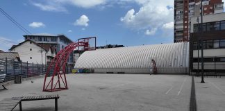 U Novom Pazaru upisano 1.447 prvaka u 15 škola Učenici prvog razreda u Novom Pazaru tokom priprema za školsku godinu