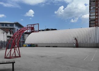 U Novom Pazaru upisano 1.447 prvaka u 15 škola Učenici prvog razreda u Novom Pazaru tokom priprema za školsku godinu