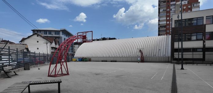 Učenici prvog razreda u Novom Pazaru tokom priprema za školsku godinu