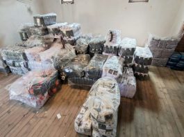 Policija i tržišna inspekcija tokom kontrole poslovnih prostorija u Novom Pazaru