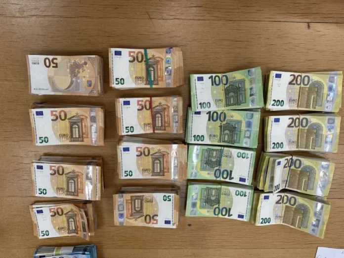 Granični prelaz Horgoš i autobus u kojem je pronađen neprijavljen novac