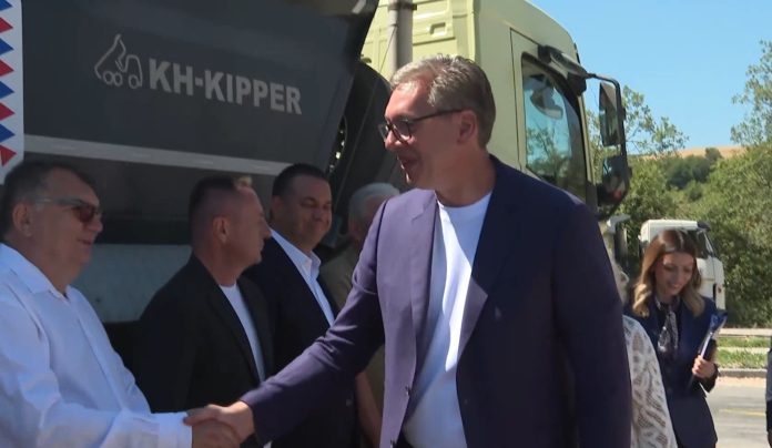 Aleksandar Vučić tokom obilaska radova na putu Sjenica–Ivanjica